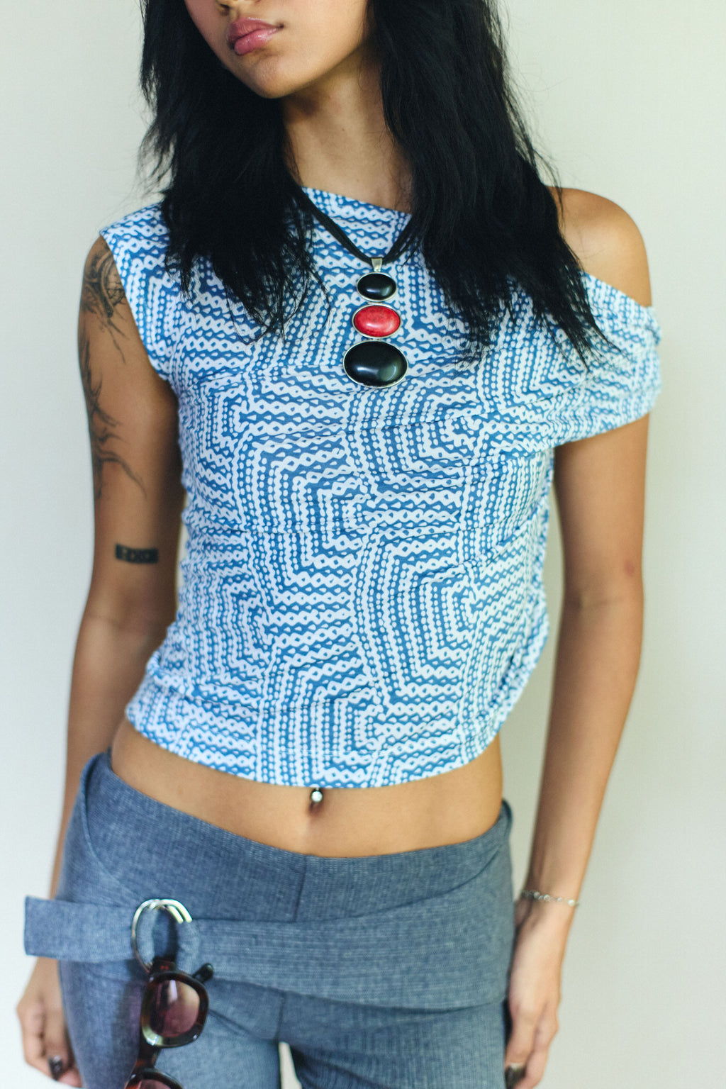 BLUE Twisted shoulder top